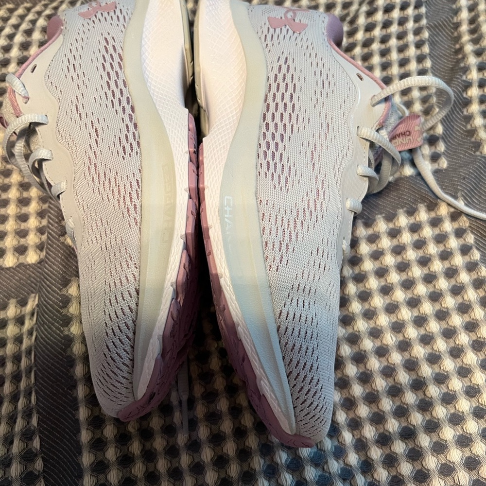 Under Armour women’s size 7.5 grey and lavender. - Picture 3 of 7